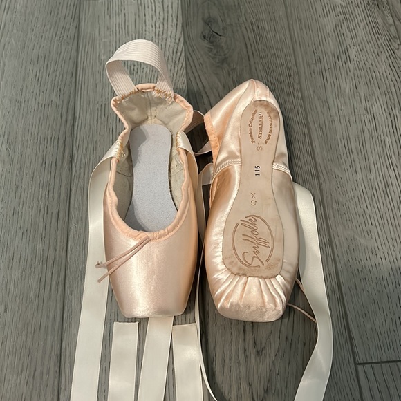 Suffolk Stellar Pink Standard 6x Pointe Shoe - Picture 2 of 6